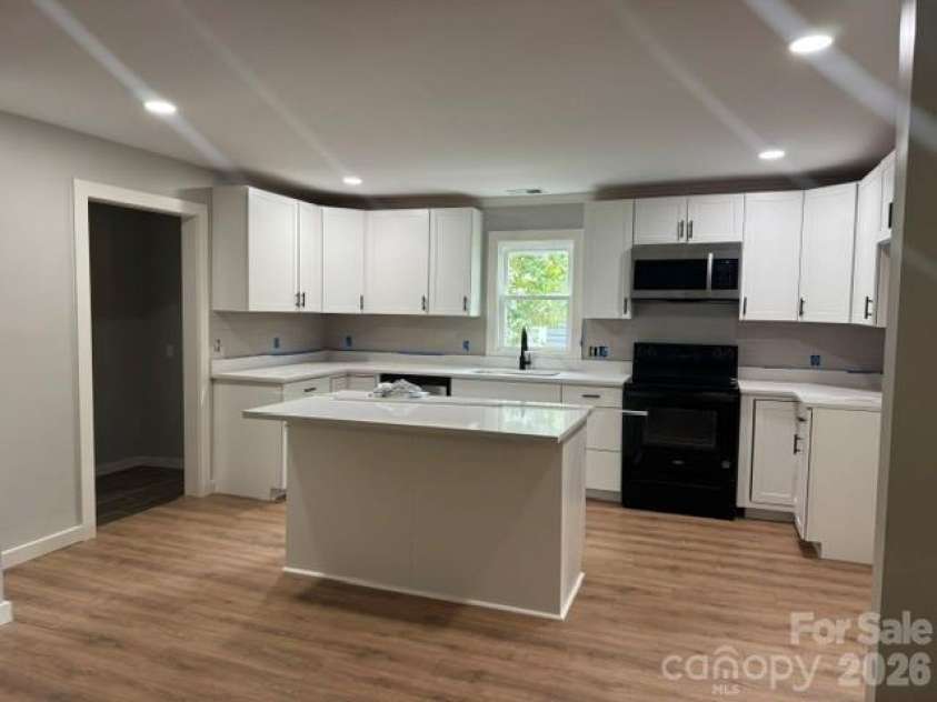 816 Miller Street, Gastonia, NC 28052.  MLS# CAR4297587, YatesRealty ID 4345. 