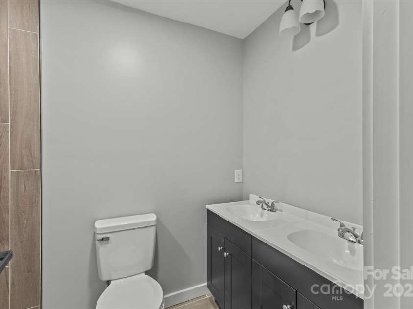 816 Miller Street, Gastonia, NC 28052.  MLS# CAR4297587, YatesRealty ID 4345. Primary bath