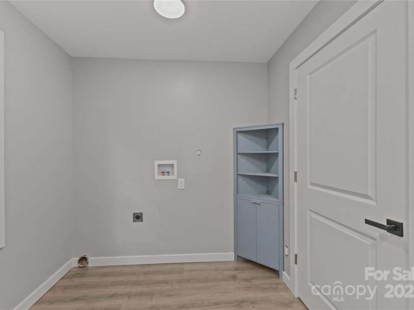 816 Miller Street, Gastonia, NC 28052.  MLS# CAR4297587, YatesRealty ID 4345. Secondary bath w/laundry