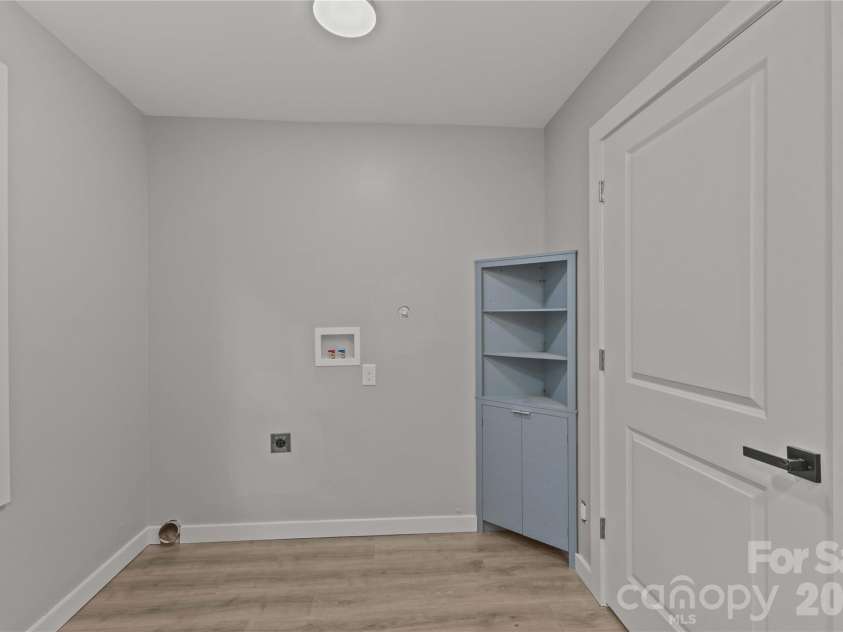 816 Miller Street, Gastonia, NC 28052.  MLS# CAR4297587, YatesRealty ID 4345. Secondary bath w/laundry