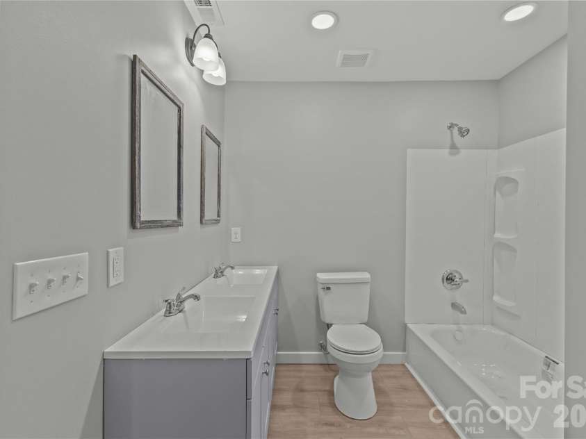 816 Miller Street, Gastonia, NC 28052.  MLS# CAR4297587, YatesRealty ID 4345. Secondary bath w/laundry
