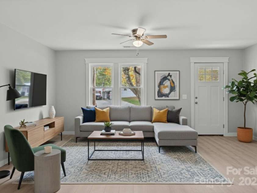 816 Miller Street, Gastonia, NC 28052.  MLS# CAR4297587, YatesRealty ID 4345. Virtually staged