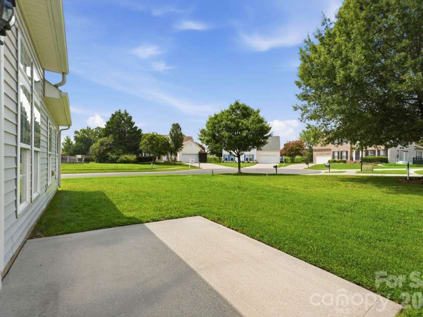 12003 Planters Estates Drive, Charlotte, NC 28278.  MLS# CAR4408406, YatesRealty ID 43450. 