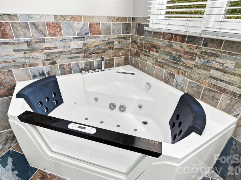 8909 Abberley Court, Huntersville, NC 28078.  MLS# CAR4408156, YatesRealty ID 43451. 