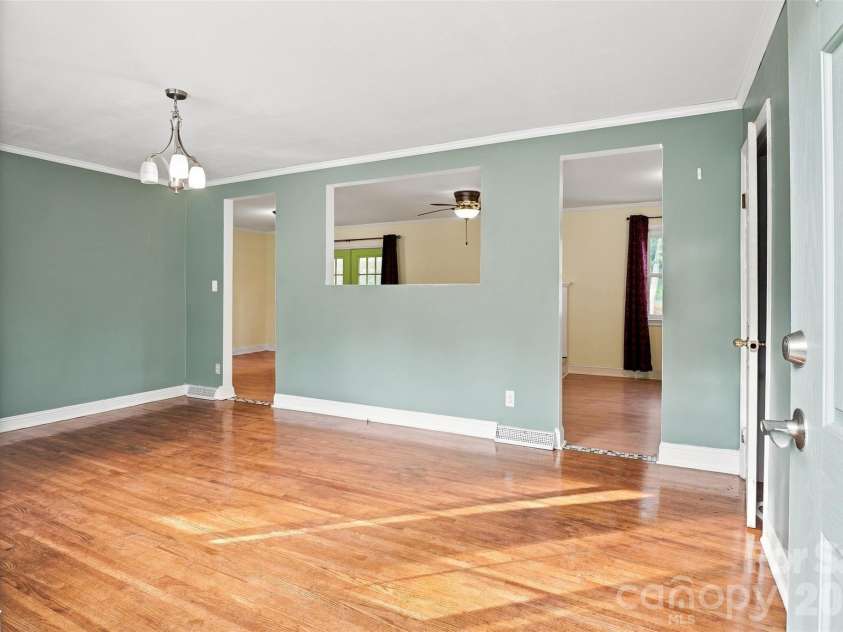 9716 Sunway Drive, Charlotte, NC 28227.  MLS# CAR4412127, YatesRealty ID 43452. 