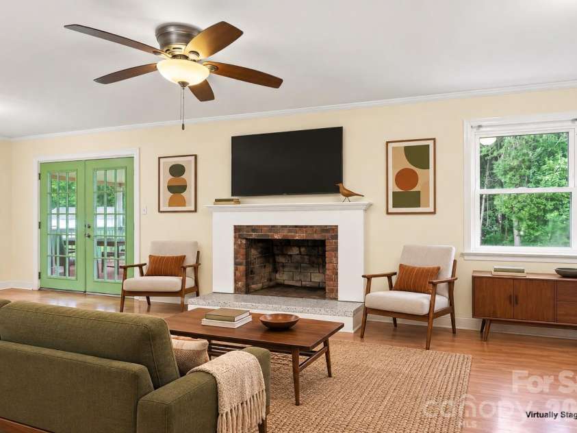 9716 Sunway Drive, Charlotte, NC 28227.  MLS# CAR4412127, YatesRealty ID 43452. 