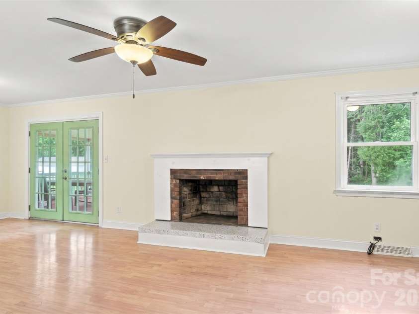 9716 Sunway Drive, Charlotte, NC 28227.  MLS# CAR4412127, YatesRealty ID 43452. 
