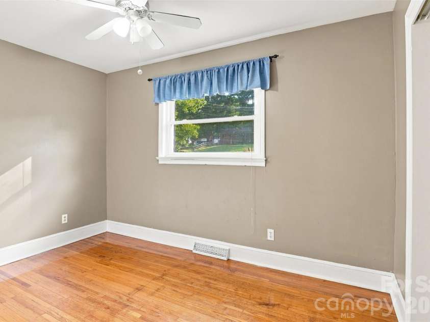9716 Sunway Drive, Charlotte, NC 28227.  MLS# CAR4412127, YatesRealty ID 43452. 
