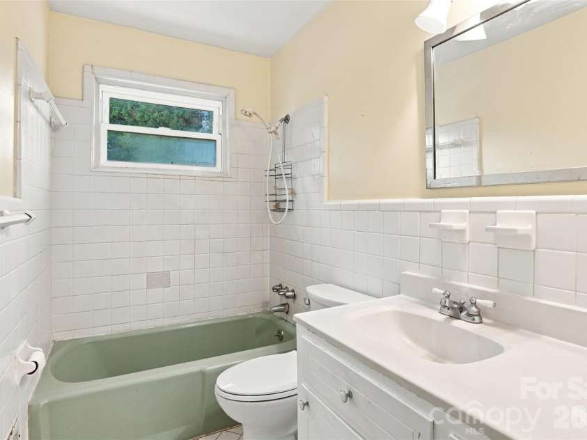 9716 Sunway Drive, Charlotte, NC 28227.  MLS# CAR4412127, YatesRealty ID 43452. 