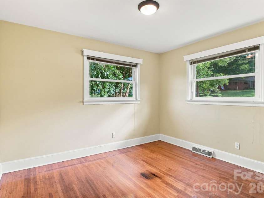 9716 Sunway Drive, Charlotte, NC 28227.  MLS# CAR4412127, YatesRealty ID 43452. 