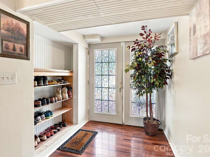 9716 Sunway Drive, Charlotte, NC 28227.  MLS# CAR4412127, YatesRealty ID 43452. 