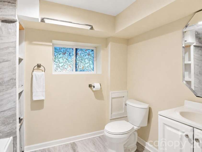 9716 Sunway Drive, Charlotte, NC 28227.  MLS# CAR4412127, YatesRealty ID 43452. 