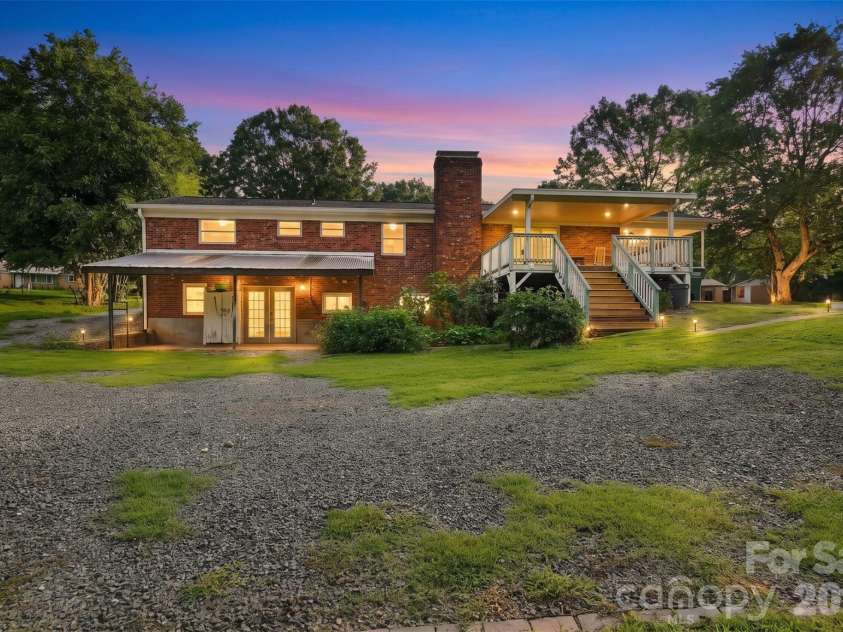 9716 Sunway Drive, Charlotte, NC 28227.  MLS# CAR4412127, YatesRealty ID 43452. 