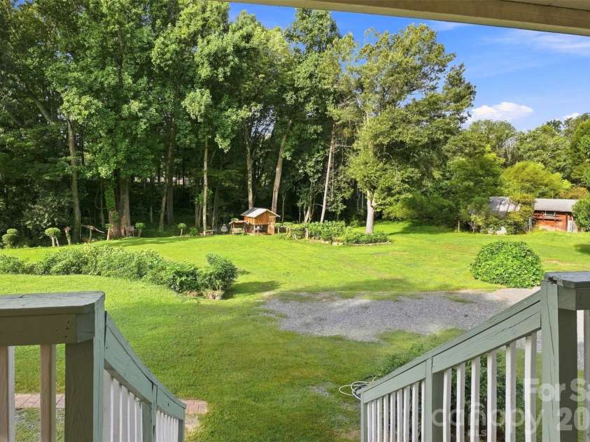 9716 Sunway Drive, Charlotte, NC 28227.  MLS# CAR4412127, YatesRealty ID 43452. 