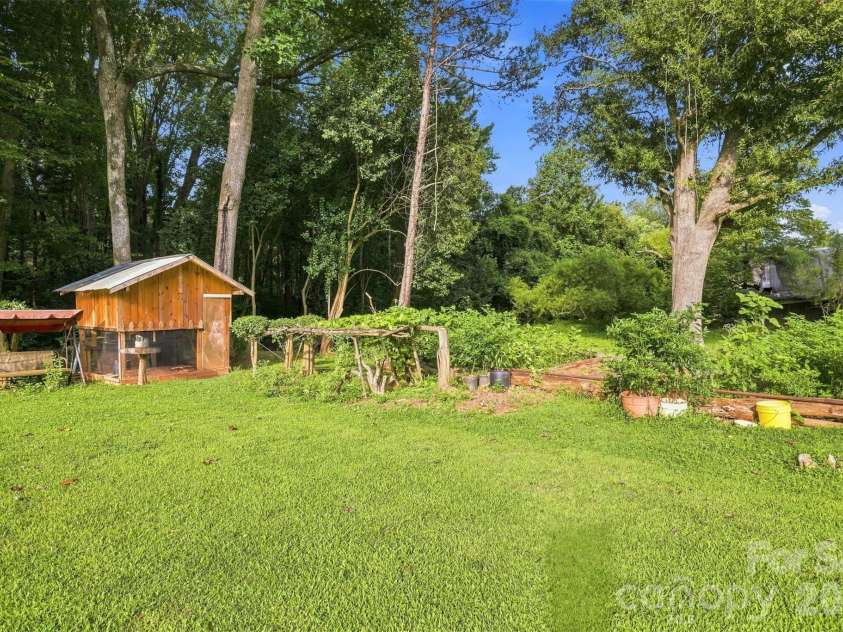 9716 Sunway Drive, Charlotte, NC 28227.  MLS# CAR4412127, YatesRealty ID 43452. 