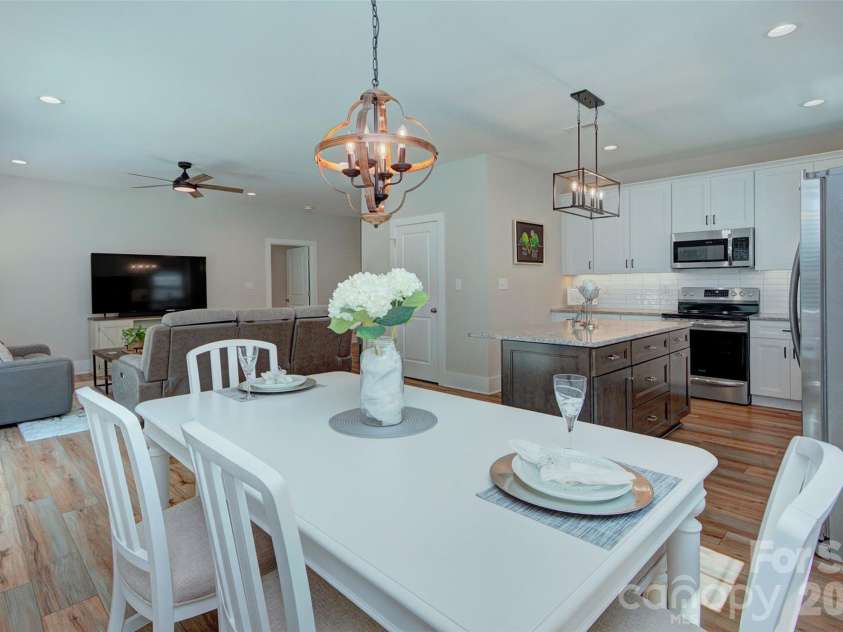 9841 Rich Hatchet Road, Huntersville, NC 28078.  MLS# CAR4425360, YatesRealty ID 43459. Dining area with custom light