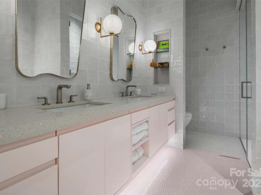 214 Folkestone Lane, Arden, NC 28704.  MLS# CAR4185863, YatesRealty ID 4346. Bathroom