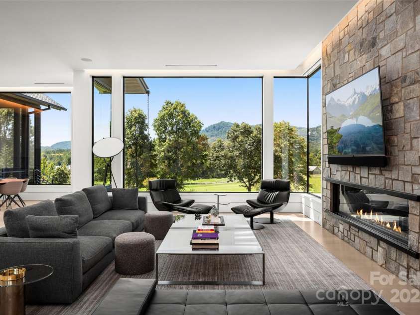 214 Folkestone Lane, Arden, NC 28704.  MLS# CAR4185863, YatesRealty ID 4346. Family Room