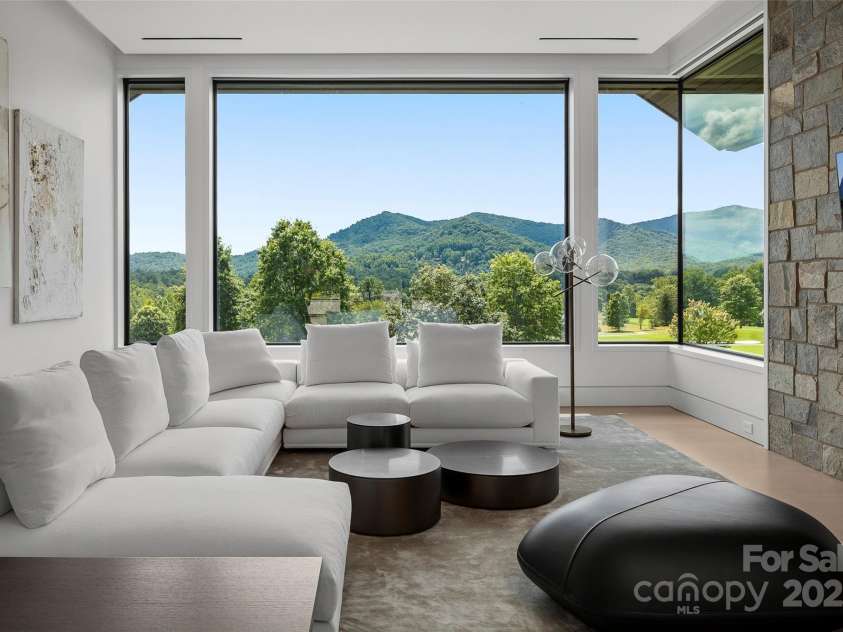 214 Folkestone Lane, Arden, NC 28704.  MLS# CAR4185863, YatesRealty ID 4346. Family Room