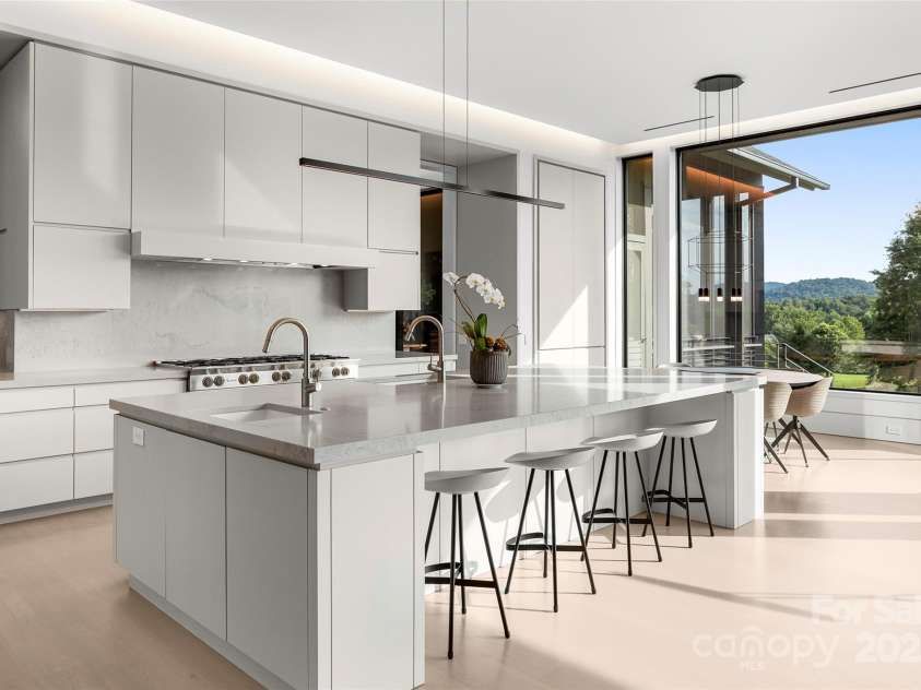 214 Folkestone Lane, Arden, NC 28704.  MLS# CAR4185863, YatesRealty ID 4346. Kitchen