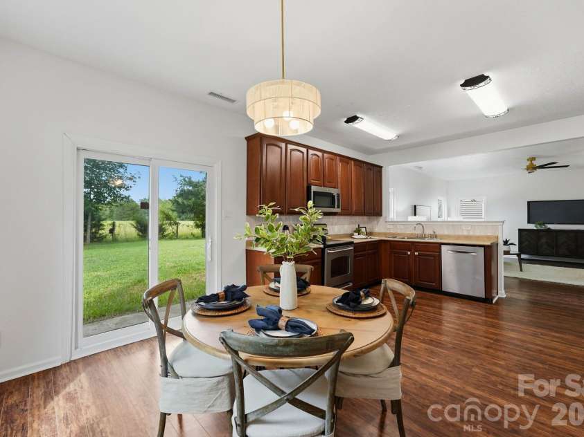 12821 Silvaire Farm Road, Charlotte, NC 28278.  MLS# CAR4406945, YatesRealty ID 43464. 