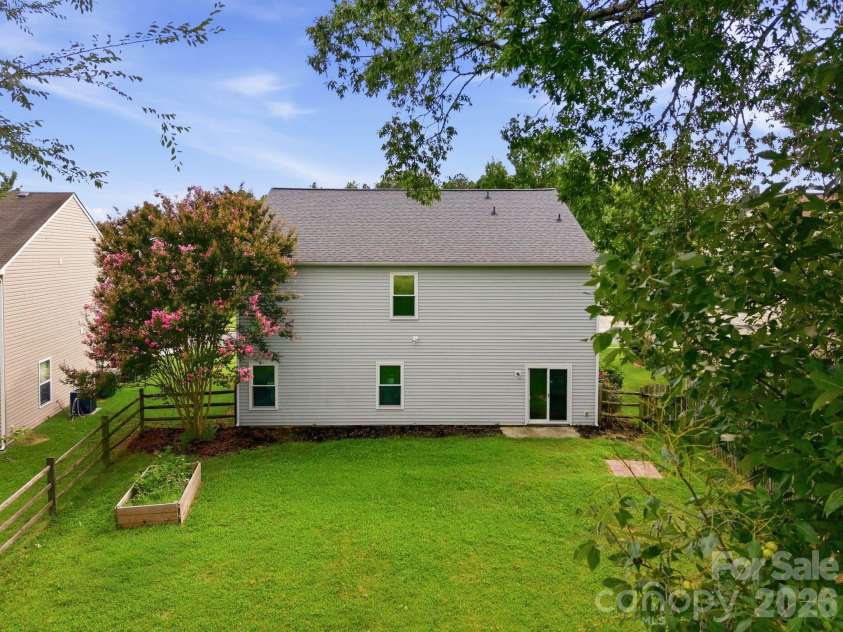 12821 Silvaire Farm Road, Charlotte, NC 28278.  MLS# CAR4406945, YatesRealty ID 43464. 