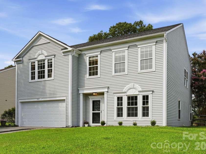 12821 Silvaire Farm Road, Charlotte, NC 28278.  MLS# CAR4406945, YatesRealty ID 43464. 