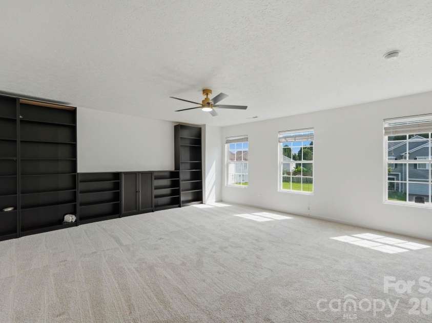 12821 Silvaire Farm Road, Charlotte, NC 28278.  MLS# CAR4406945, YatesRealty ID 43464. Loft