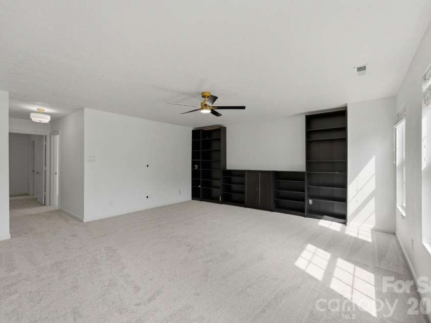 12821 Silvaire Farm Road, Charlotte, NC 28278.  MLS# CAR4406945, YatesRealty ID 43464. Loft