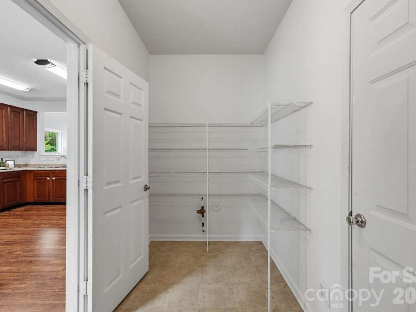 12821 Silvaire Farm Road, Charlotte, NC 28278.  MLS# CAR4406945, YatesRealty ID 43464. Oversized pantry