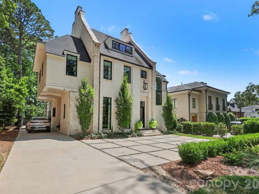 2310 Beverly Drive, Charlotte, NC 28207.  MLS# CAR4395638, YatesRealty ID 43467. 