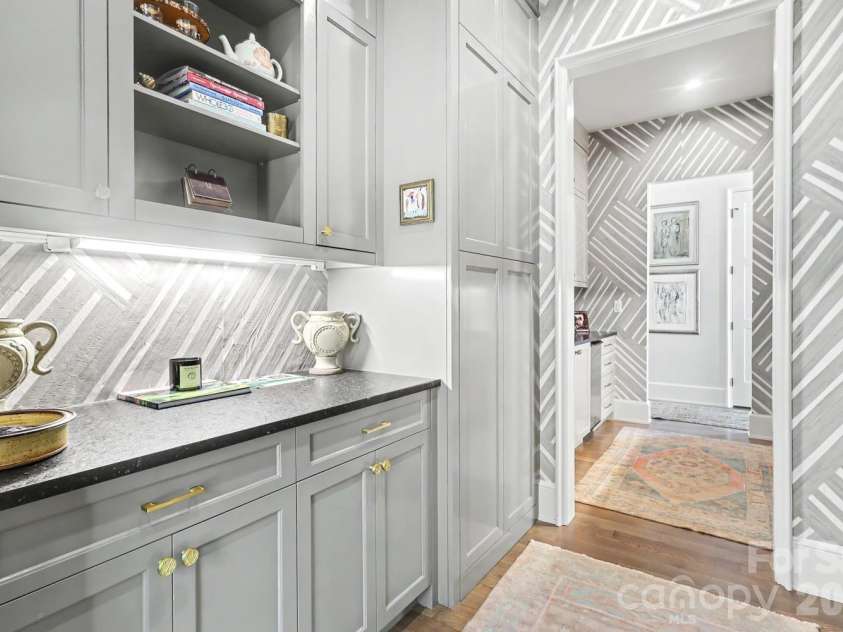 2310 Beverly Drive, Charlotte, NC 28207.  MLS# CAR4395638, YatesRealty ID 43467. 