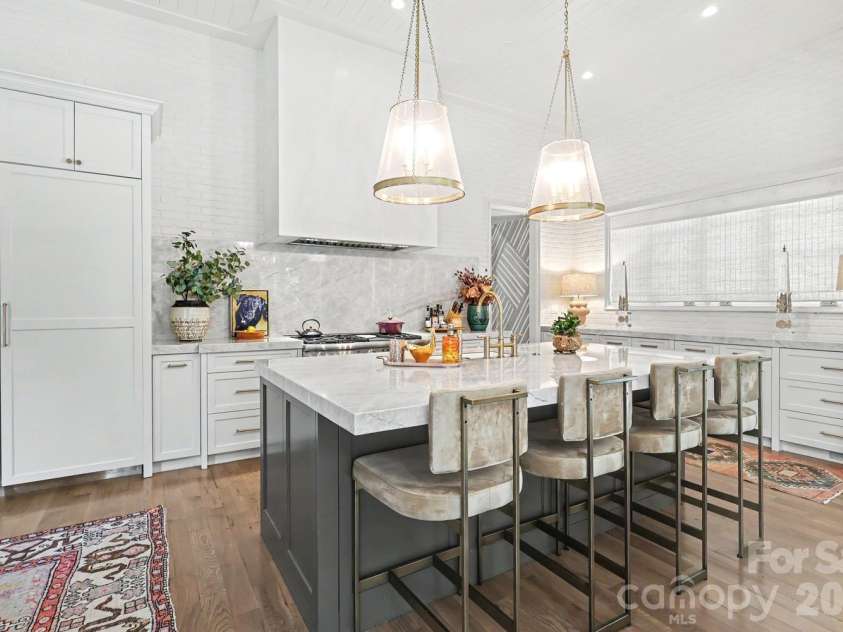 2310 Beverly Drive, Charlotte, NC 28207.  MLS# CAR4395638, YatesRealty ID 43467. 