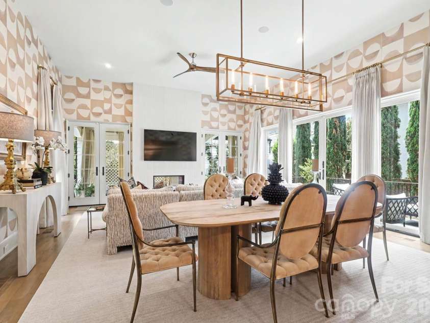 2310 Beverly Drive, Charlotte, NC 28207.  MLS# CAR4395638, YatesRealty ID 43467. 