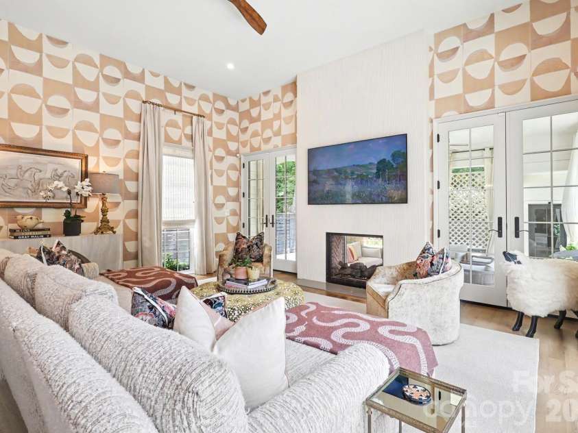 2310 Beverly Drive, Charlotte, NC 28207.  MLS# CAR4395638, YatesRealty ID 43467. 