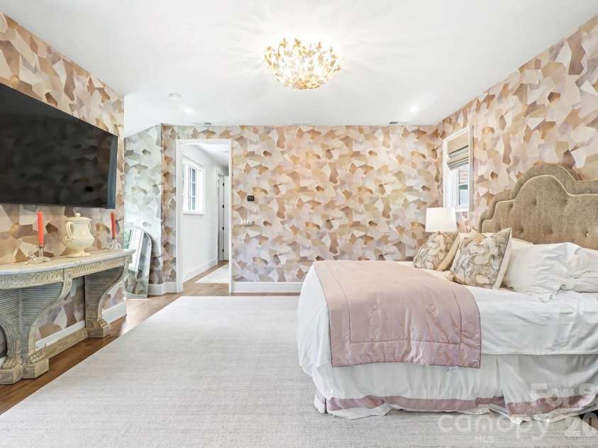 2310 Beverly Drive, Charlotte, NC 28207.  MLS# CAR4395638, YatesRealty ID 43467. 