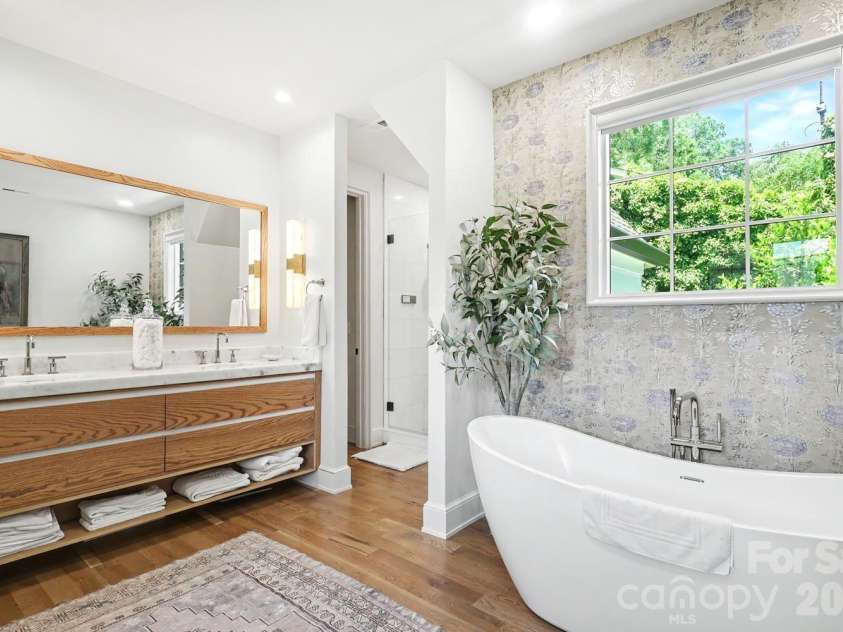 2310 Beverly Drive, Charlotte, NC 28207.  MLS# CAR4395638, YatesRealty ID 43467. 