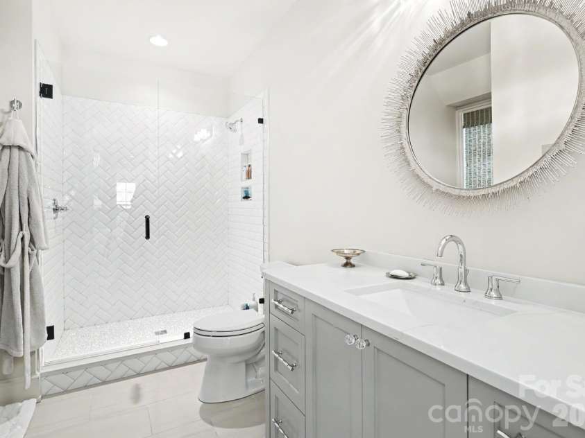 2310 Beverly Drive, Charlotte, NC 28207.  MLS# CAR4395638, YatesRealty ID 43467. 
