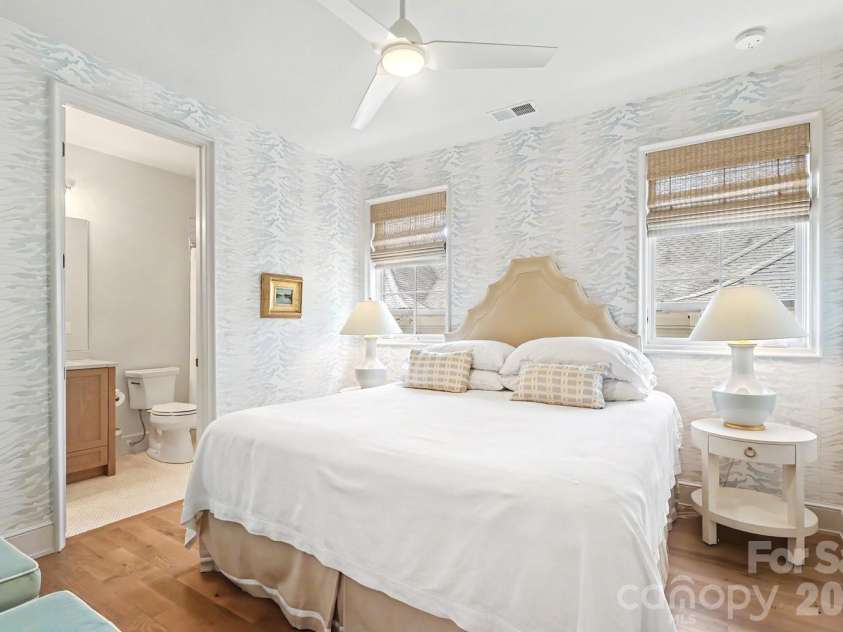 2310 Beverly Drive, Charlotte, NC 28207.  MLS# CAR4395638, YatesRealty ID 43467. 