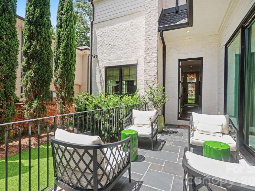 2310 Beverly Drive, Charlotte, NC 28207.  MLS# CAR4395638, YatesRealty ID 43467. 