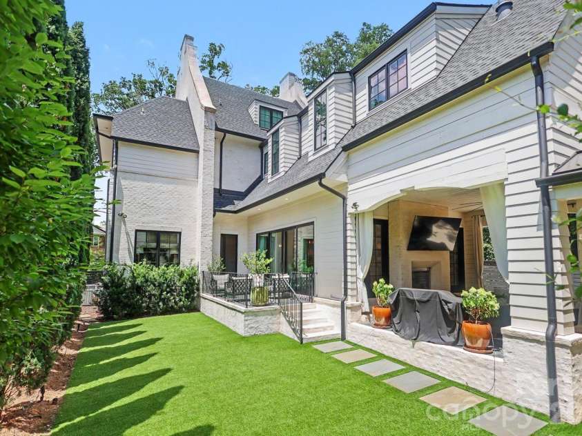 2310 Beverly Drive, Charlotte, NC 28207.  MLS# CAR4395638, YatesRealty ID 43467. 
