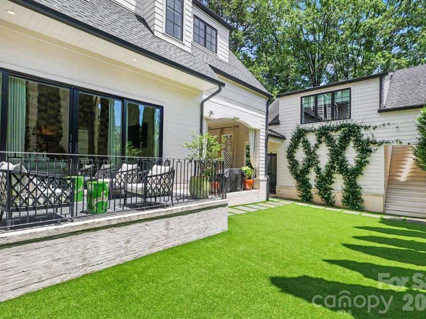 2310 Beverly Drive, Charlotte, NC 28207.  MLS# CAR4395638, YatesRealty ID 43467. 