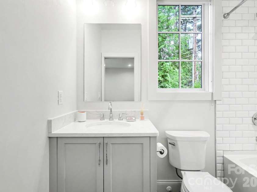 2310 Beverly Drive, Charlotte, NC 28207.  MLS# CAR4395638, YatesRealty ID 43467. 