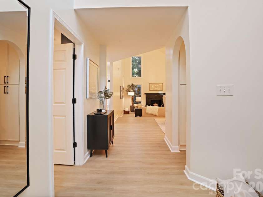 6301 Saddlebrook Court, Charlotte, NC 28226.  MLS# CAR4408087, YatesRealty ID 43468. Entry from Front Door