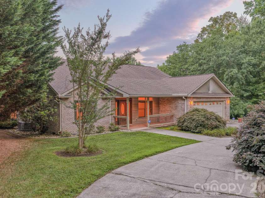 5 Kari Circle, Candler, NC 28715.  MLS# CAR4412820, YatesRealty ID 43469. 