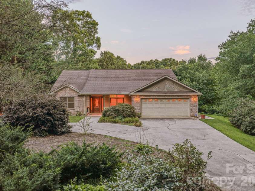 5 Kari Circle, Candler, NC 28715.  MLS# CAR4412820, YatesRealty ID 43469. 