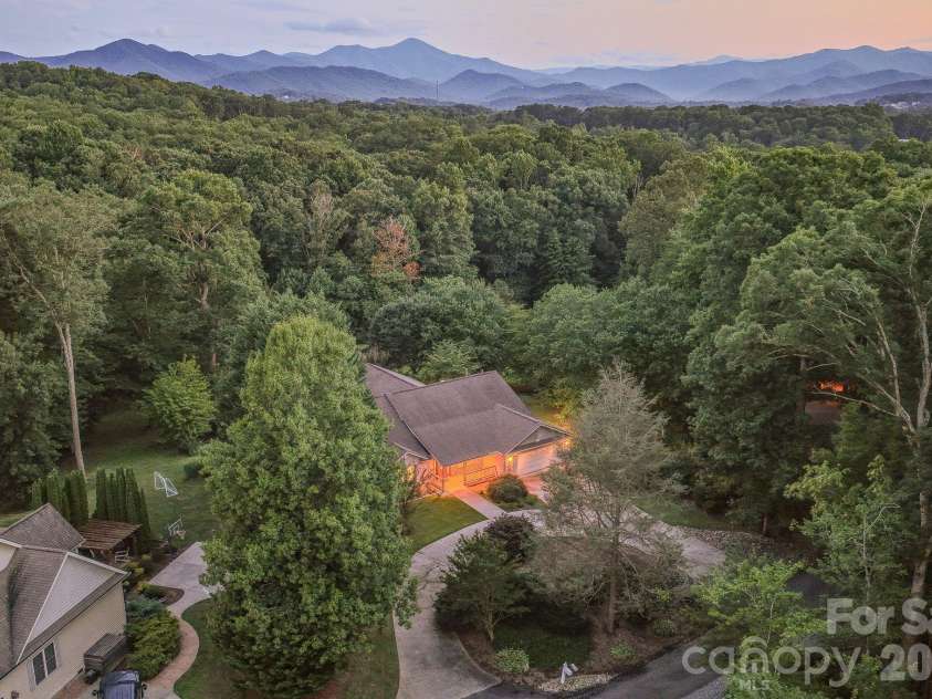 5 Kari Circle, Candler, NC 28715.  MLS# CAR4412820, YatesRealty ID 43469. 