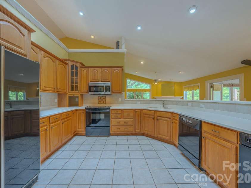5 Kari Circle, Candler, NC 28715.  MLS# CAR4412820, YatesRealty ID 43469. 