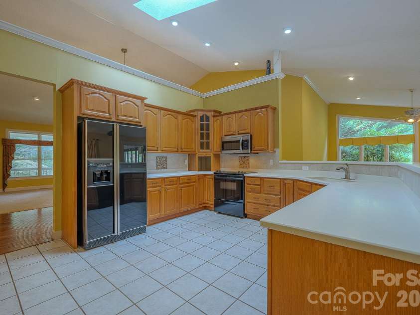 5 Kari Circle, Candler, NC 28715.  MLS# CAR4412820, YatesRealty ID 43469. 