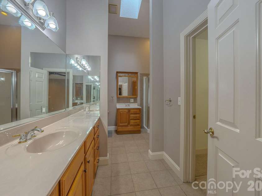 5 Kari Circle, Candler, NC 28715.  MLS# CAR4412820, YatesRealty ID 43469. 